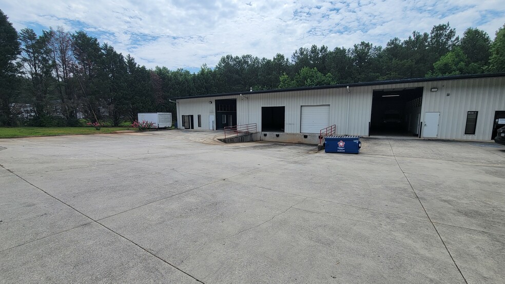 1085 Parkway Industrial Park Dr, Buford, GA for lease - Building Photo - Image 2 of 8