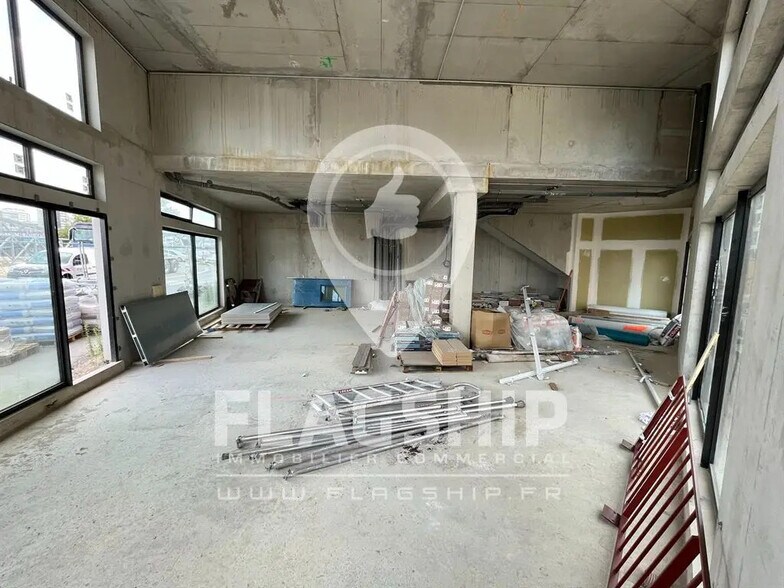 Retail in Ivry-sur-Seine for lease - Interior Photo - Image 2 of 4