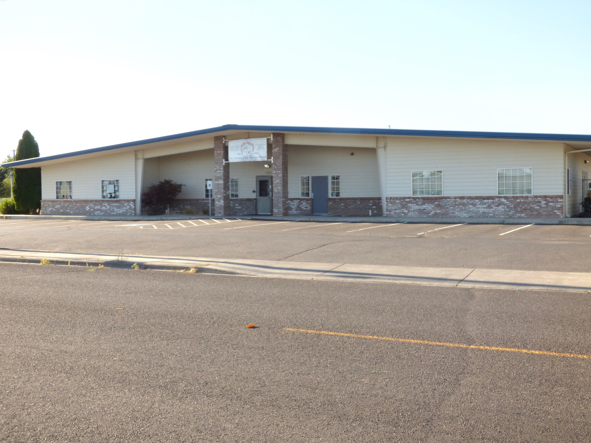 700 Sharon Ave E, Moses Lake, WA for sale Primary Photo- Image 1 of 1