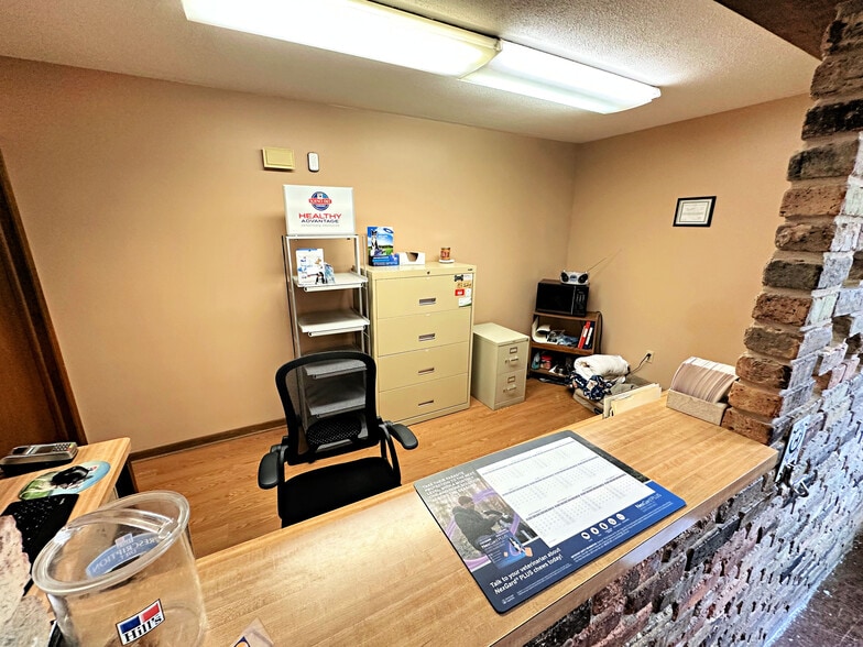 1210 Southtown Dr, Waterloo, IA for sale - Interior Photo - Image 3 of 11