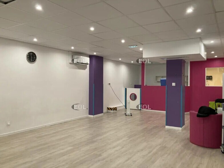 Flex in Saint-Maur-des-Fossés for sale - Building Photo - Image 3 of 11