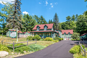 Spruce Moose Lodge & B&B - Motel