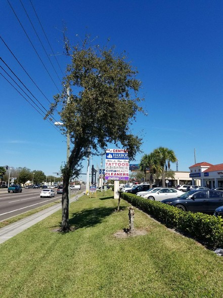 11681 S Orange Blossom Trl, Orlando, FL for lease - Building Photo - Image 2 of 18