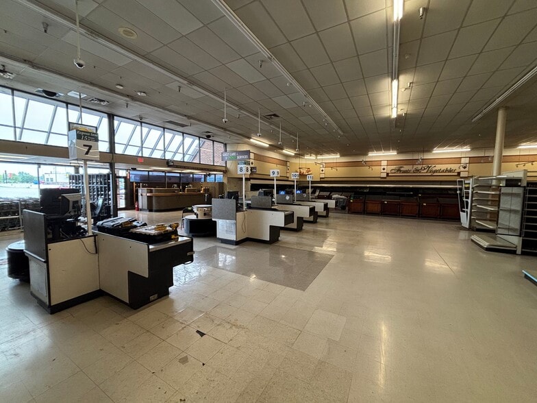 4526 W Western Ave, South Bend, IN for sale - Building Photo - Image 2 of 6