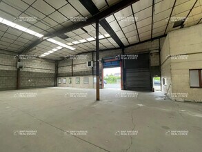 Flex in Plaisir for lease Building Photo- Image 2 of 4