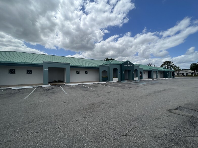 1101-1111 N Parrott Ave, Okeechobee, FL for lease - Building Photo - Image 3 of 8