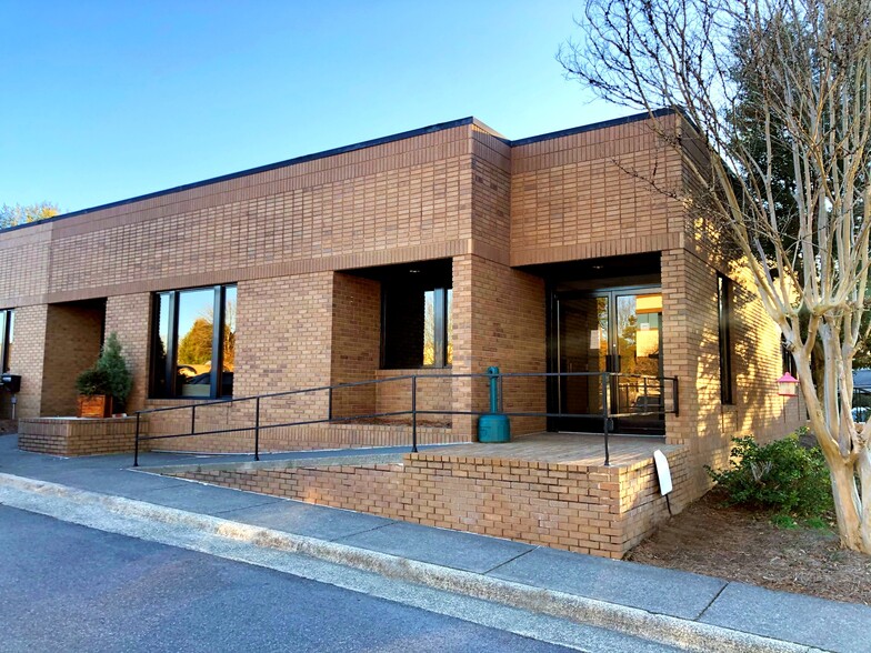 160 Charlois Blvd, Winston-Salem, NC for sale - Building Photo - Image 3 of 12