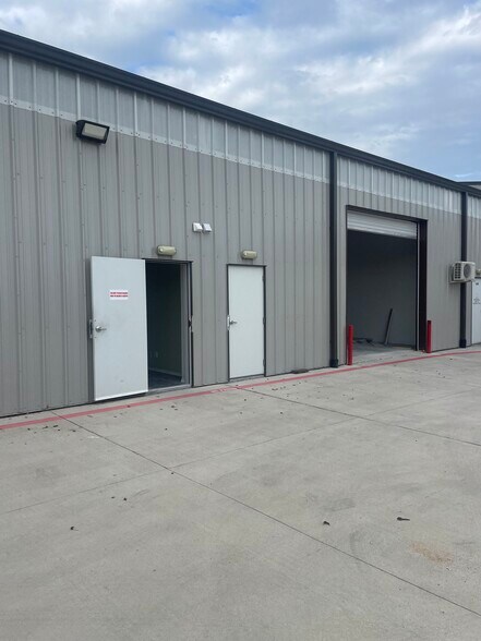 1234 Packer Ln, Stafford, TX for sale - Building Photo - Image 1 of 1