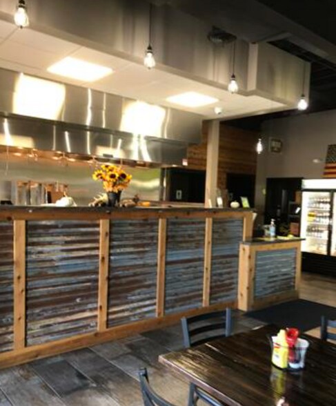 230 E Green Bay St, Shawano, WI for lease - Interior Photo - Image 2 of 6