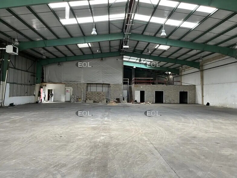 Industrial in Argenteuil for lease - Interior Photo - Image 2 of 4