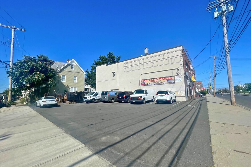 1832 Commerce Dr, Bridgeport, CT for lease - Building Photo - Image 3 of 9