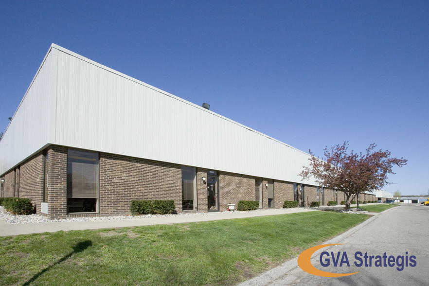 2231-2243 Star Ct, Rochester Hills, MI for lease - Building Photo - Image 3 of 5