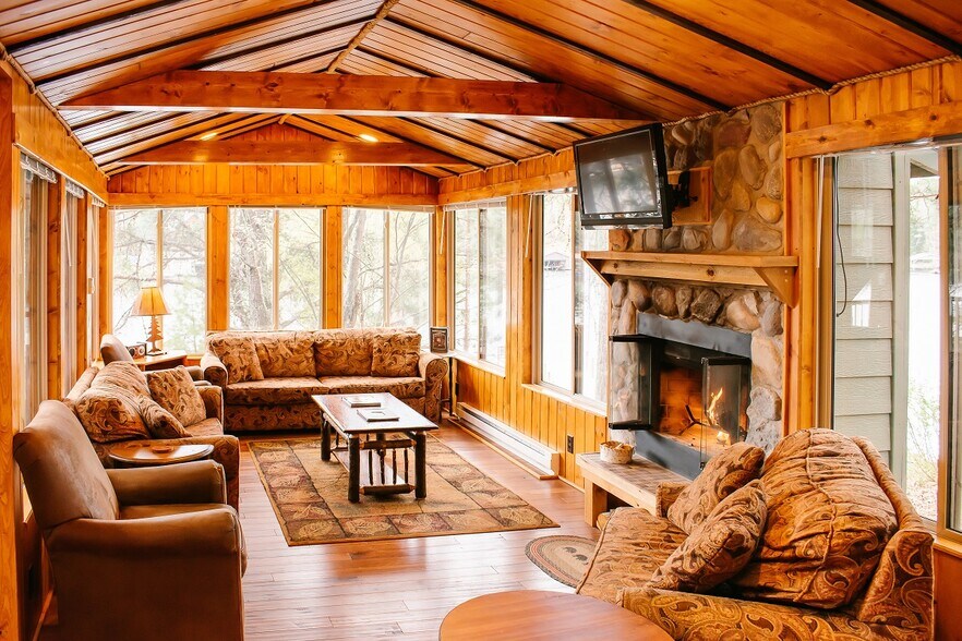 8166 Ludlow Rd, Cook, MN for sale - Interior Photo - Image 1 of 1