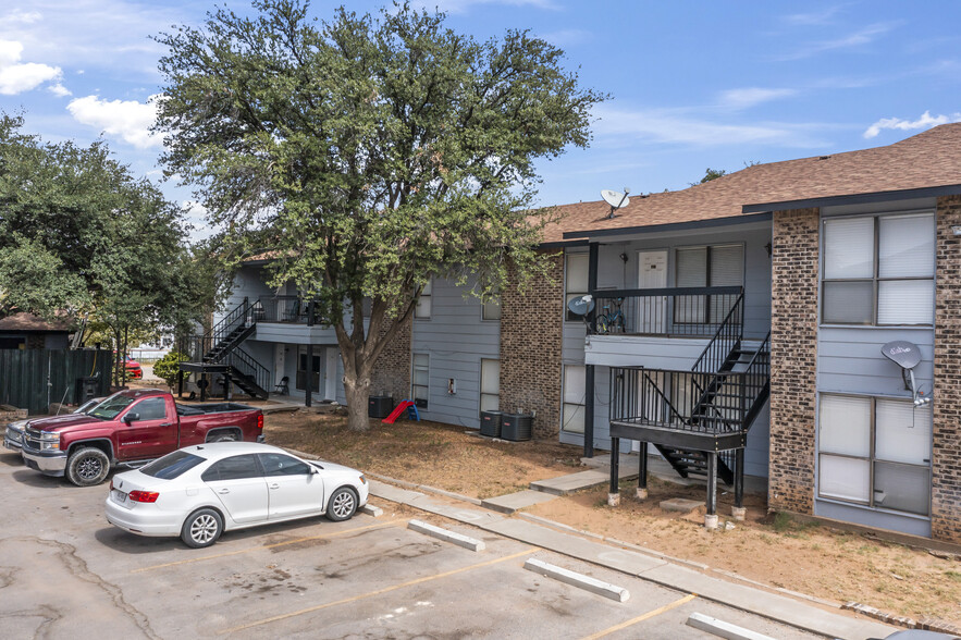 Pecan Place and Villa Apartments portfolio of 2 properties for sale on LoopNet.com - Building Photo - Image 2 of 27
