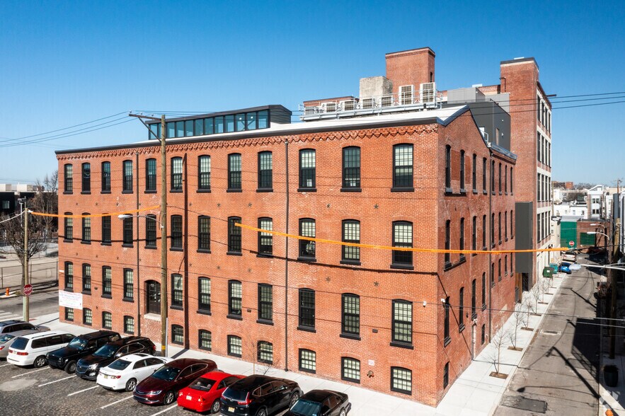 2137 E Huntingdon St, Philadelphia, PA for sale - Primary Photo - Image 1 of 1