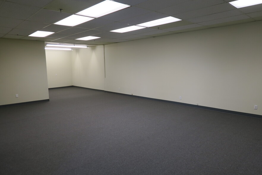 2100 Saturn Ave, Huntington Park, CA for lease - Interior Photo - Image 3 of 7