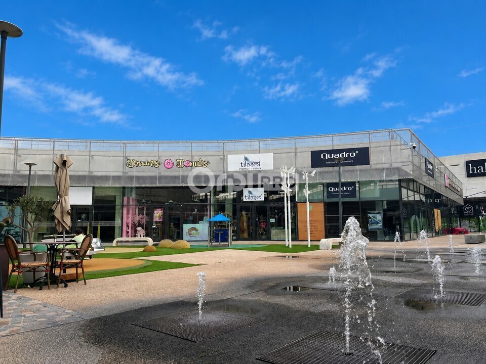 Retail in Vedène for lease Building Photo- Image 1 of 7