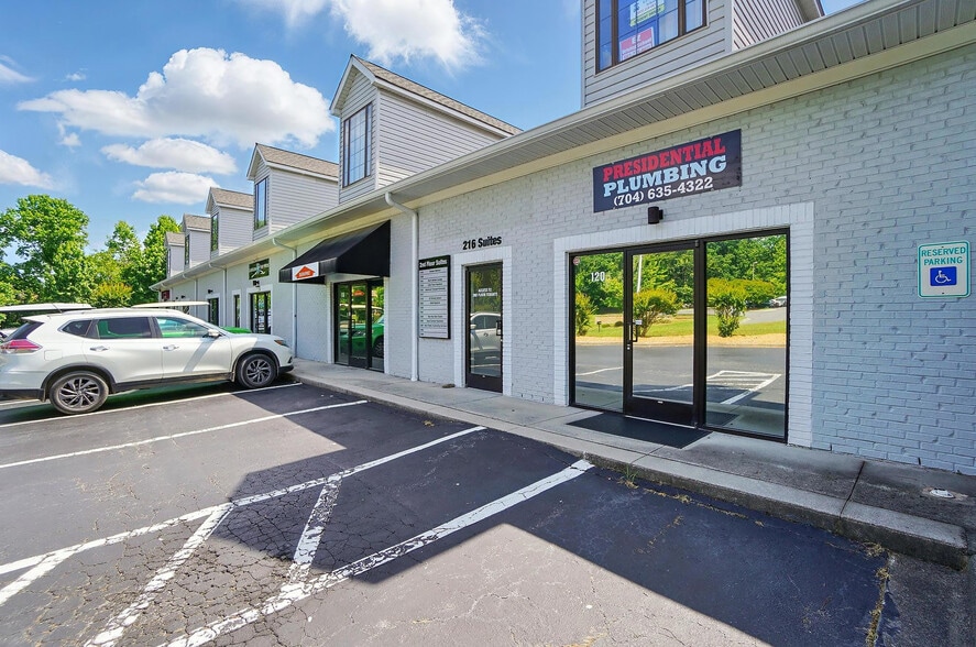 1974 Carolina Place Dr, Fort Mill, SC for lease - Building Photo - Image 3 of 23