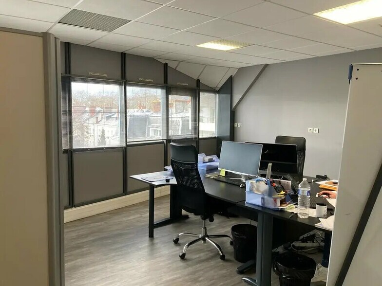 Office in Tours for lease - Building Photo - Image 1 of 5