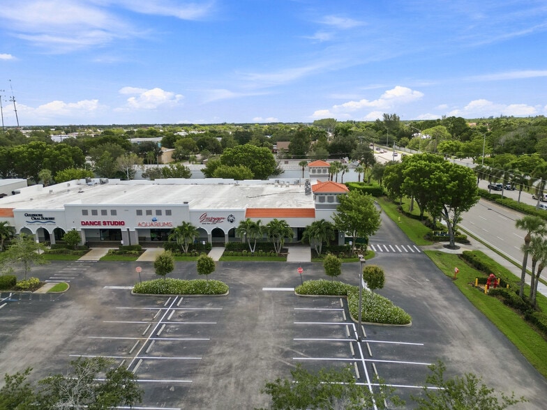 1585 Pine Ridge Rd, Naples, FL for lease - Building Photo - Image 1 of 5