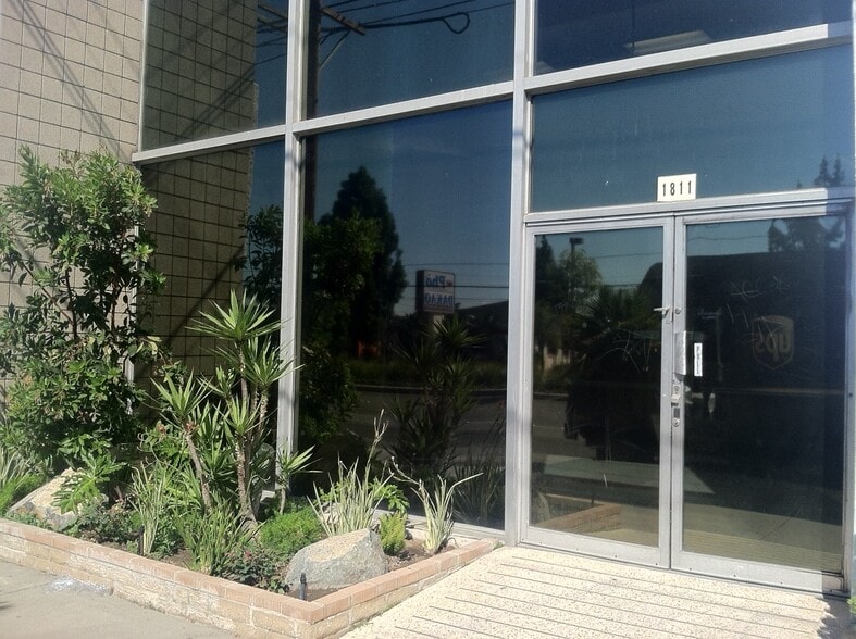 1811 W Katella Ave, Anaheim, CA for lease - Building Photo - Image 3 of 5