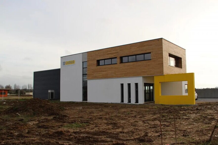 Office in Pontchâteau for lease - Building Photo - Image 2 of 14