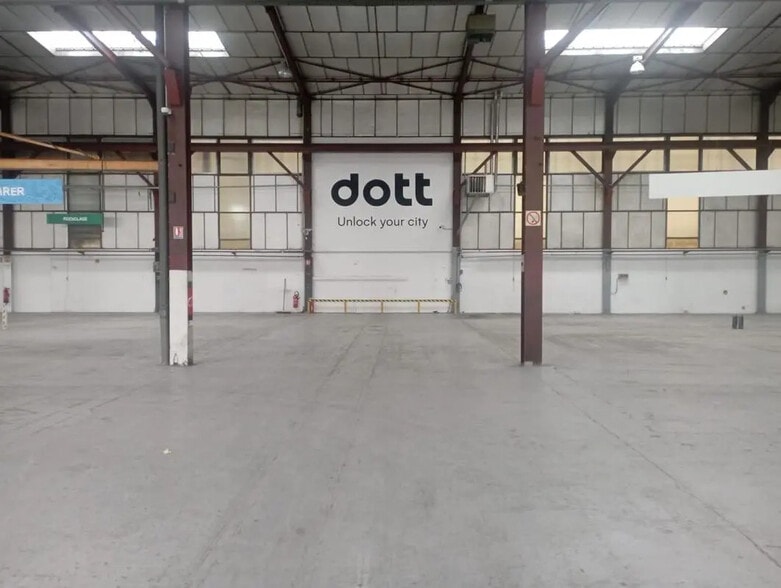 Industrial in Échirolles for lease - Interior Photo - Image 1 of 6