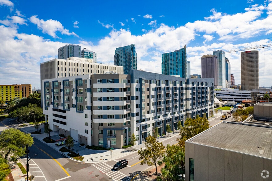 160 W Tyler St, Tampa, FL for lease - Building Photo - Image 3 of 4