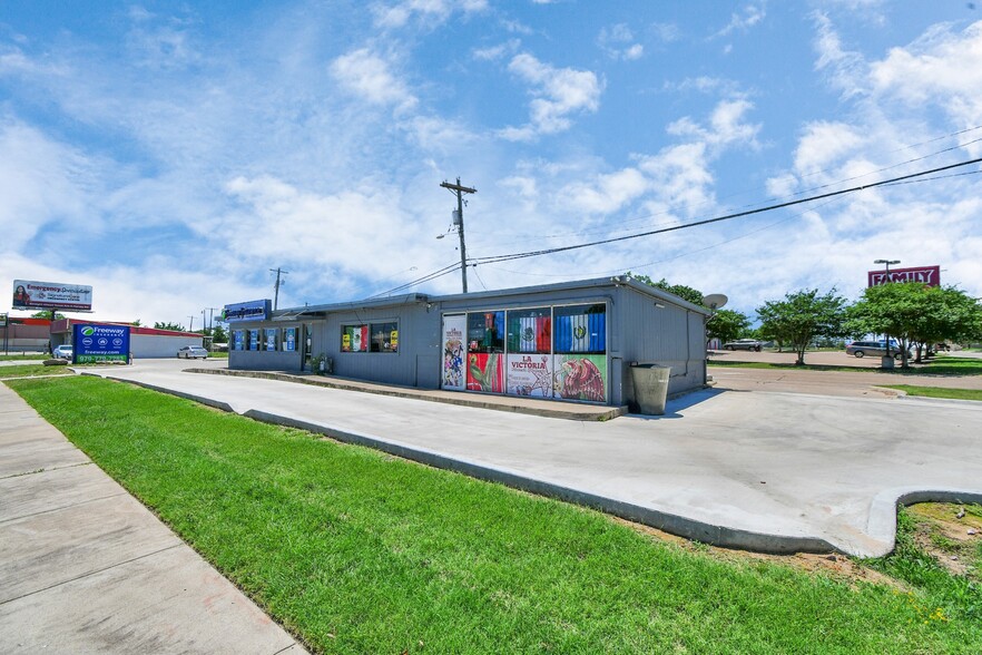 1400-1402 S Texas Ave, Bryan, TX for sale - Building Photo - Image 2 of 18