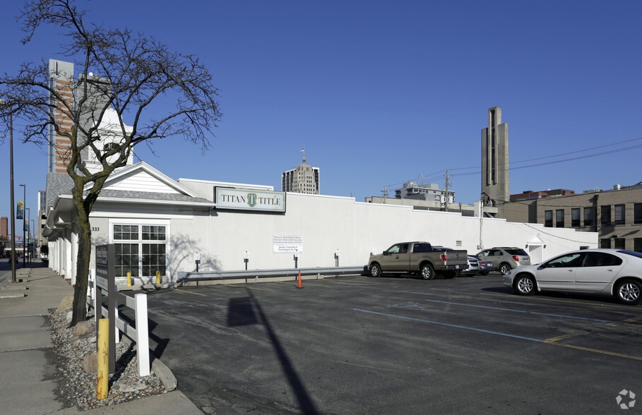 315-333 E Washington Blvd, Fort Wayne, IN for lease - Building Photo - Image 2 of 11