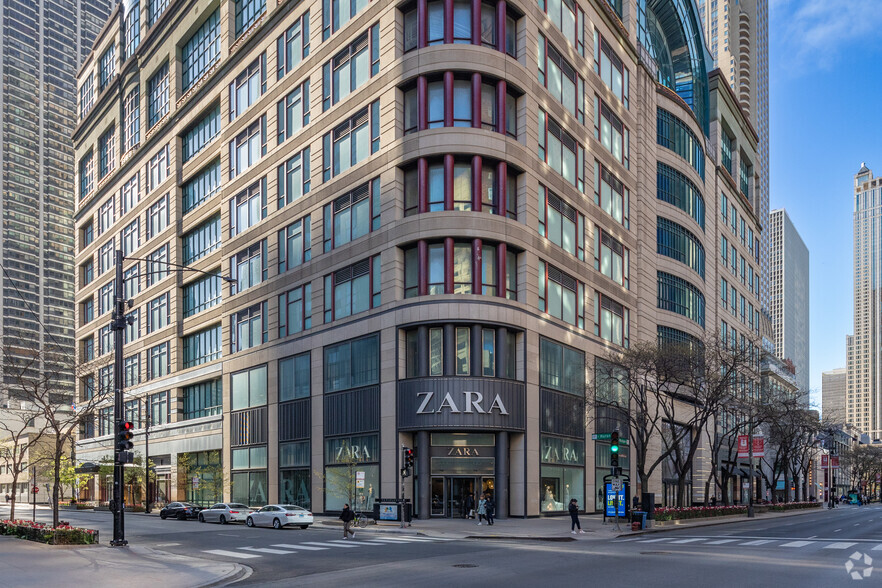 700 N Michigan Ave, Chicago, IL for lease - Building Photo - Image 1 of 4