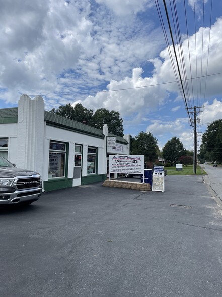 3239 W Main St, Claremont, NC for sale - Primary Photo - Image 1 of 1