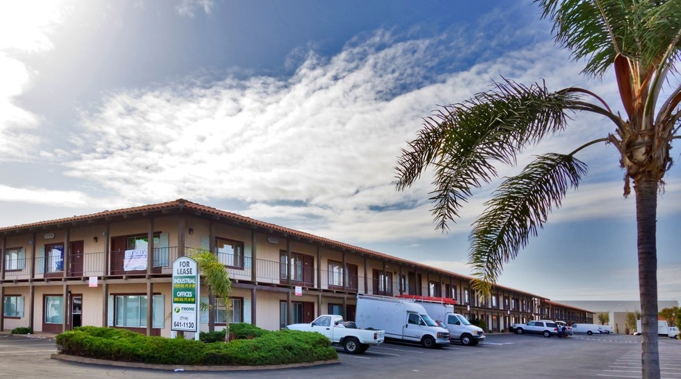 1580 E Edinger Ave, Santa Ana, CA for lease - Building Photo - Image 2 of 3