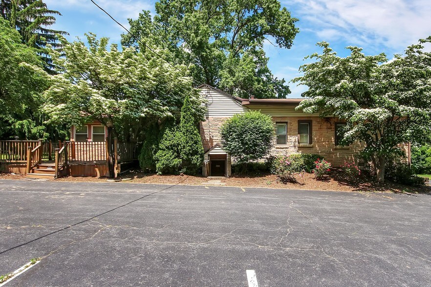 1465 Colonial Rd, Harrisburg, PA 17112