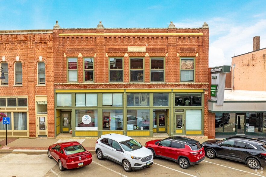 817 4th Ave, Grinnell, IA for lease - Primary Photo - Image 1 of 3