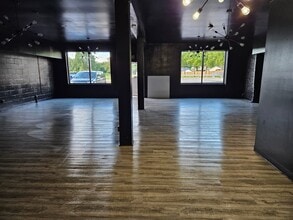 2608 Kilburn Ave, Rockford, IL for lease Interior Photo- Image 1 of 3