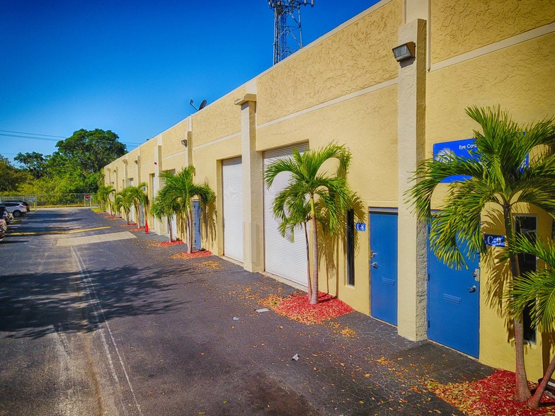 20815 NE 16th Ave, Miami, FL for lease - Building Photo - Image 3 of 8