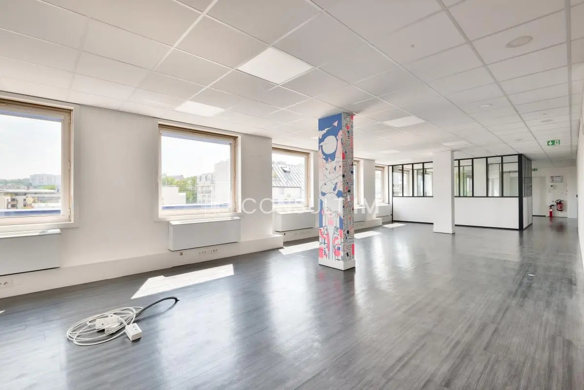 Office in Suresnes for lease Building Photo- Image 1 of 8