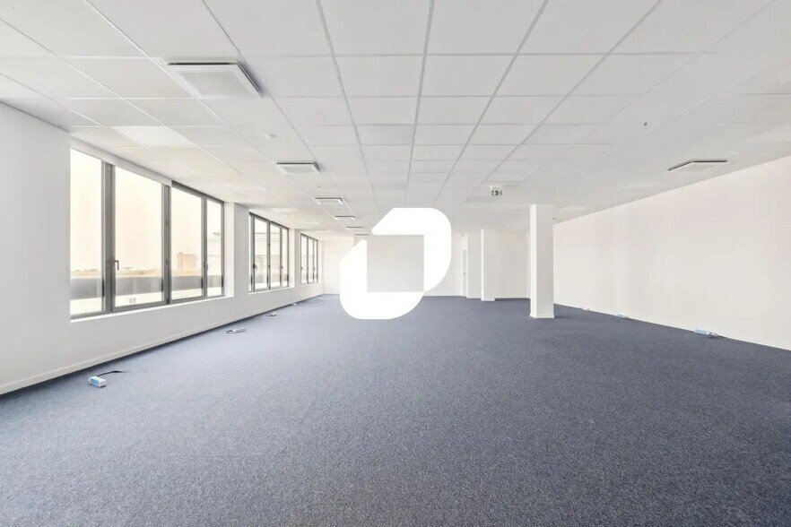 Office in Chessy for lease - Interior Photo - Image 3 of 13