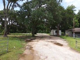 Alvin Fenced 2.8 Acres on SH 6 by 35/Prop. 99 - Warehouse