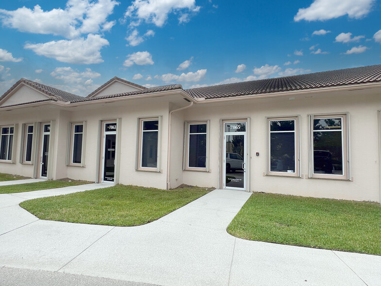 7853-7883 SW Ellipse Way, Stuart, FL for lease - Building Photo - Image 1 of 16