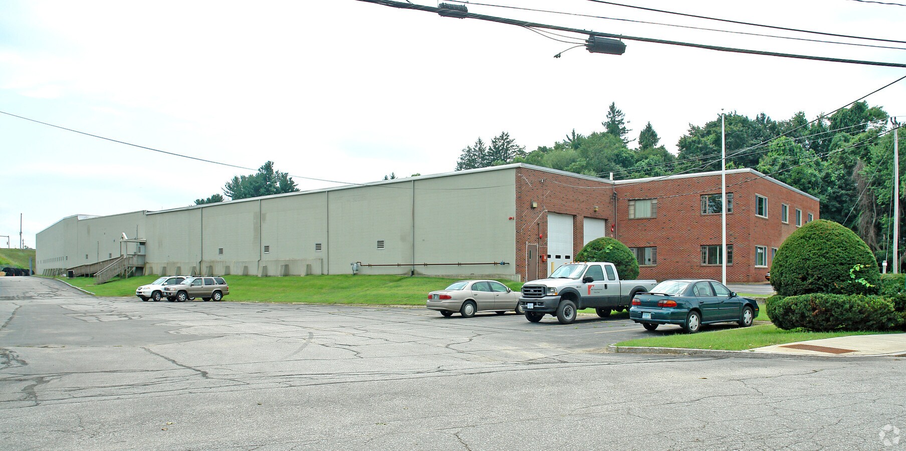 1 Horseshoe Pond Ln, Concord, NH 03301