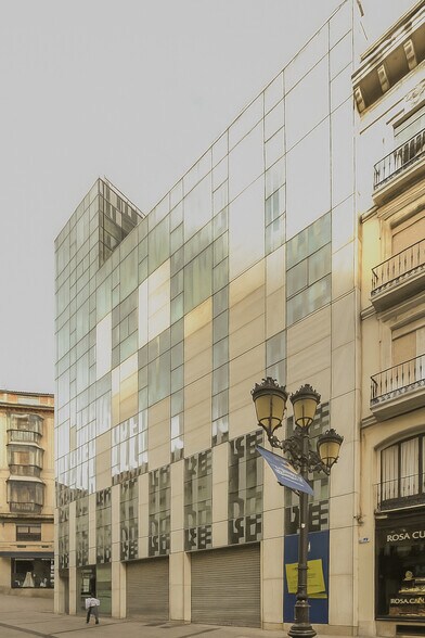 Calle De Alfonso I, 17, Zaragoza, Zaragoza for lease - Primary Photo - Image 1 of 1