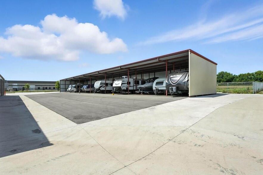 11200 Bradleys Pky, Peculiar, MO for sale - Building Photo - Image 3 of 4