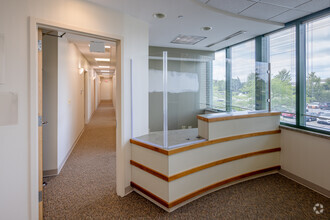 1445 N Hunt Club Rd, Gurnee, IL for lease Interior Photo- Image 1 of 2