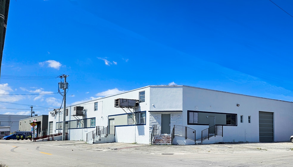 1080-1090 E 14th St, Hialeah, FL for lease - Building Photo - Image 1 of 12