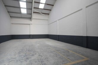 103 Cheney Manor, Swindon for lease Interior Photo- Image 1 of 2