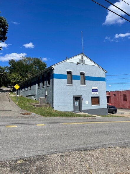 108 Rosslyn Rd, Carnegie, PA for lease - Building Photo - Image 2 of 4
