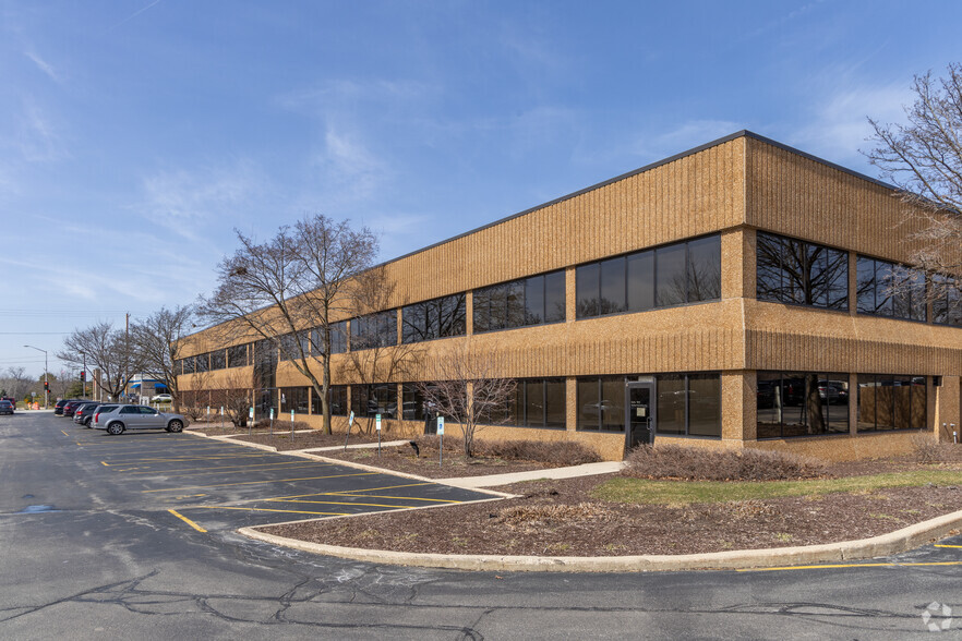 2607 N Grandview Blvd, Waukesha, WI for lease - Building Photo - Image 2 of 5