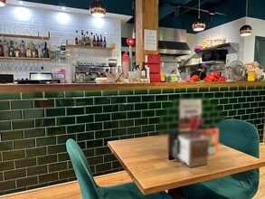 Retail in Barcelona, Barcelona for lease Interior Photo- Image 2 of 13